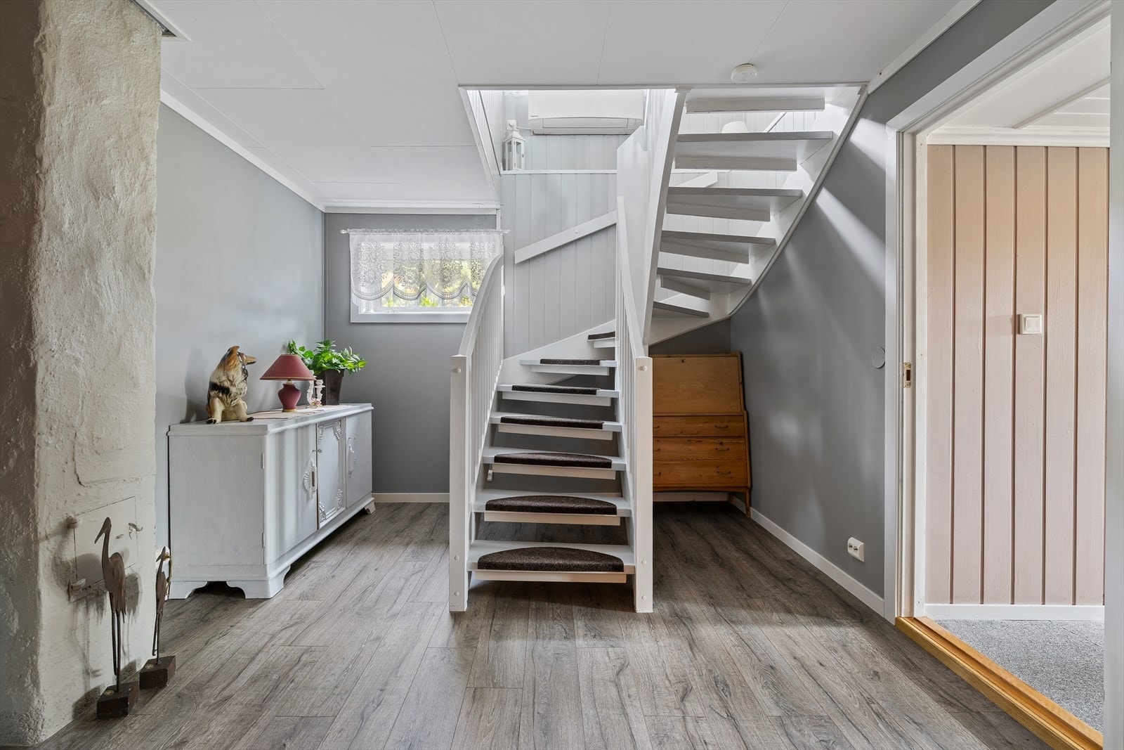 Kjelleren er lys og romslig med god takhøyde Galleribilde