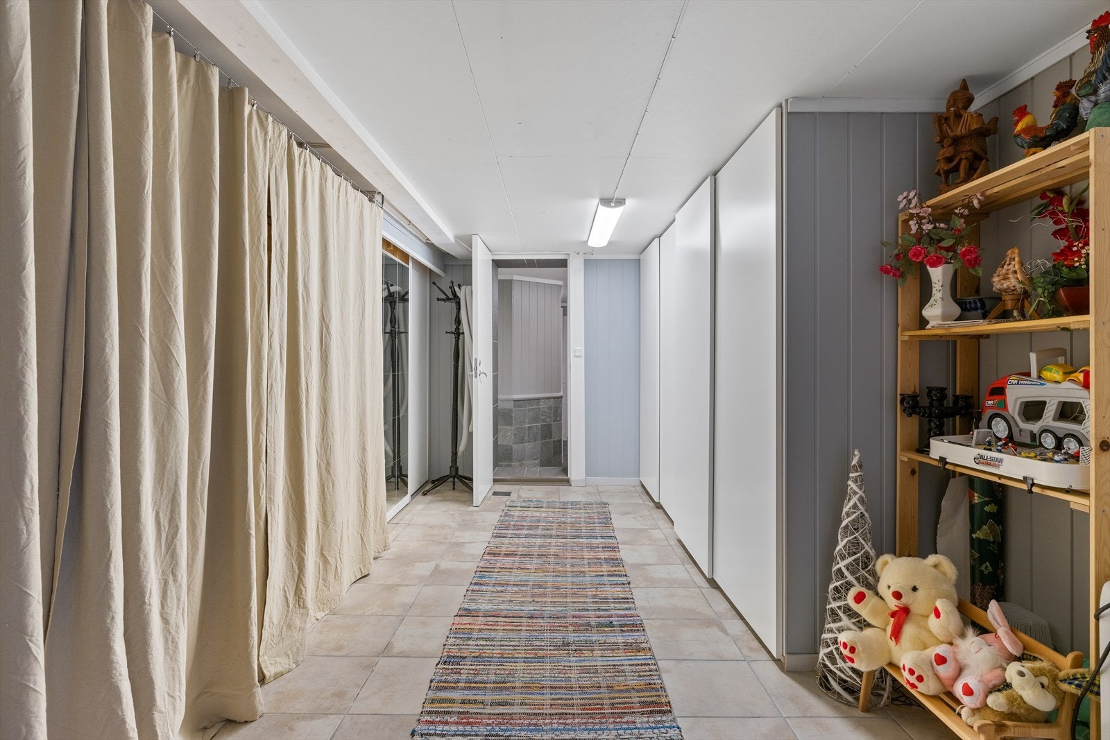 I kjelleren har du flere lagringsmuligheter i form av både bod og lagringsgrom Galleribilde