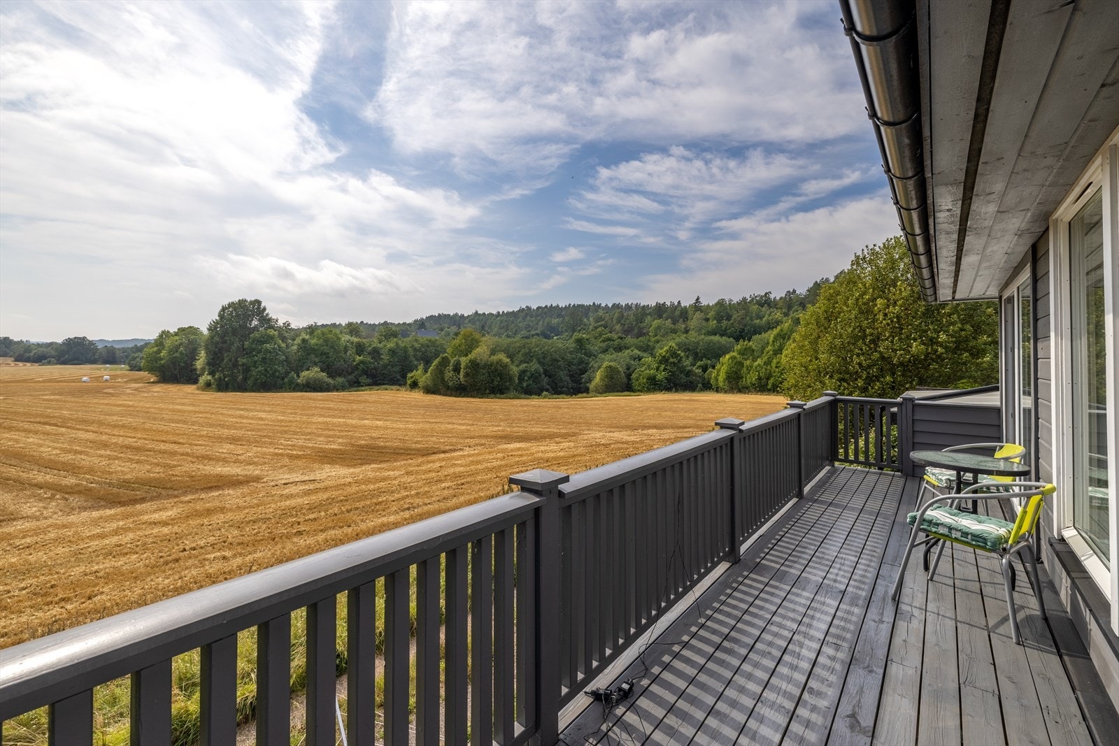 Her kan du sitte i rolige omgivelser og nyte naturen Galleribilde