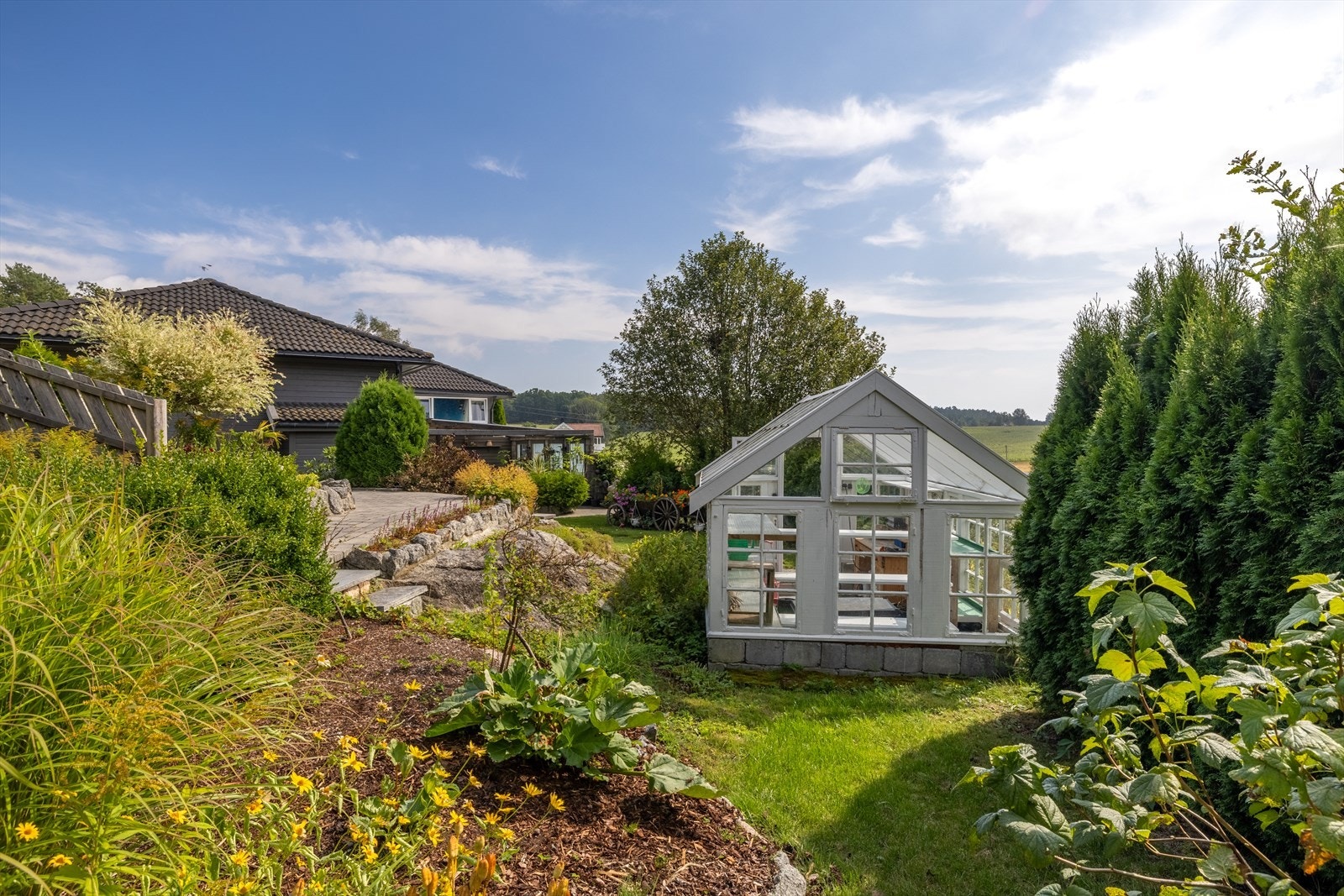 Drivhuset er perfekt for deg som ønsker egen kjøkkenhage Galleribilde