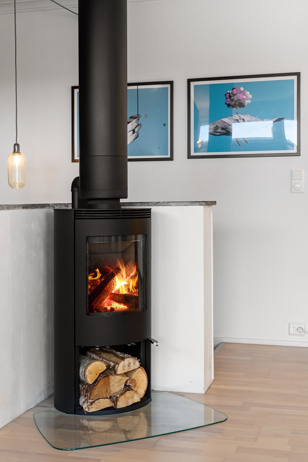 Pen og effektiv vedovn for de kalde vinterdagene Galleribilde