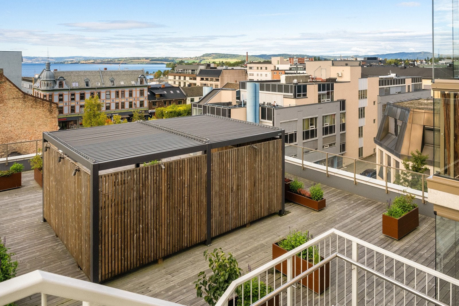 Pergola på takterrassen for felles bruk Galleribilde