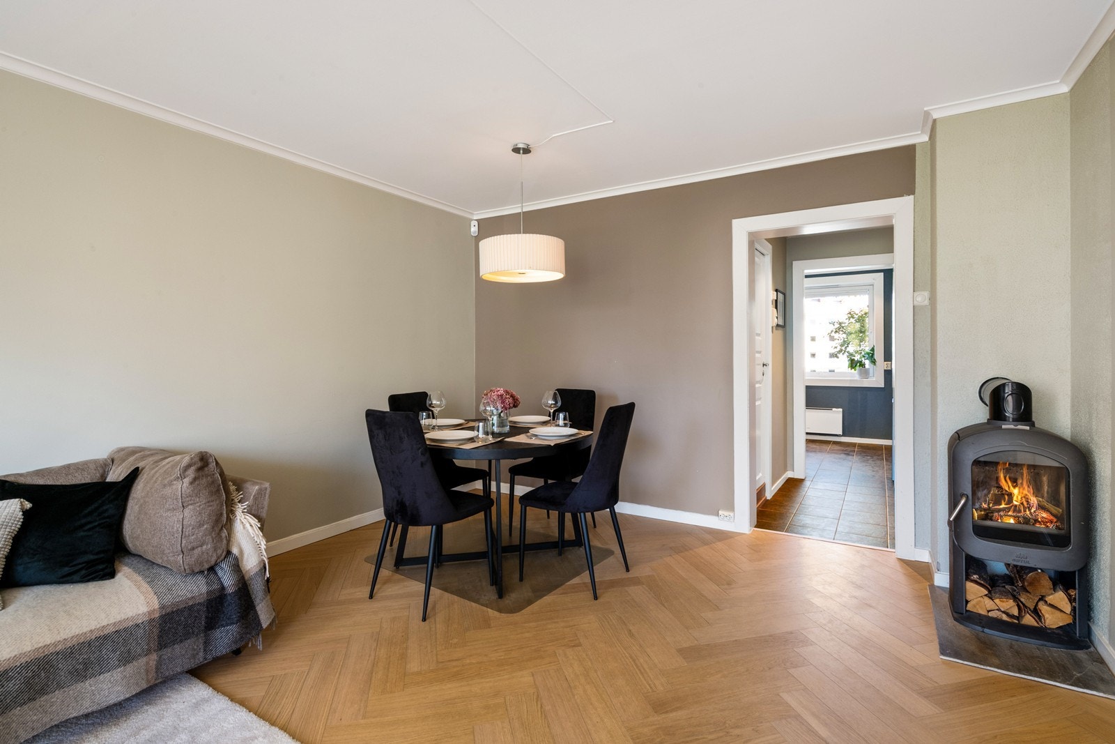 Peis for de kalde vinterdager i hjørnet av stuen Galleribilde