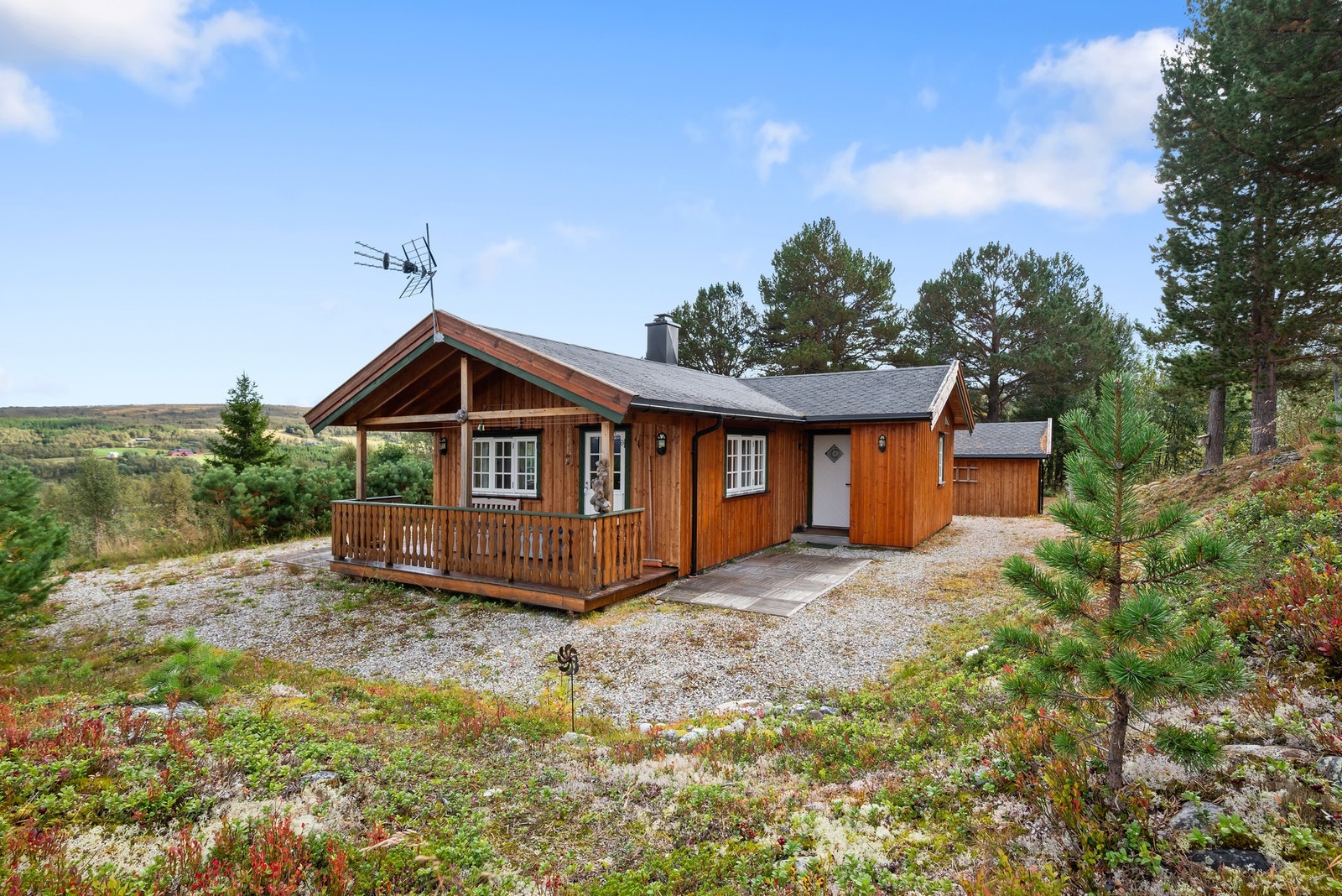 Velkommen Novolvegen 290, presentert av Linda Merete Svee ved EiendomsMegler1! (Foto: Interiørfoto, Haukdal) Galleribilde