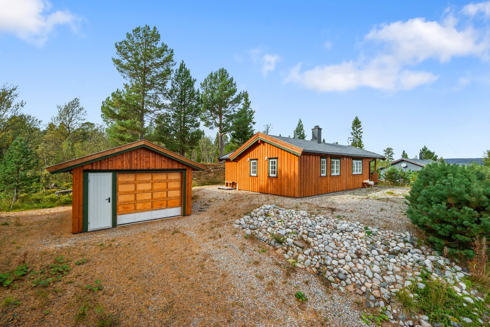 Her presenteres en flott hytte beliggende i Novola hyttegrend. Galleribilde