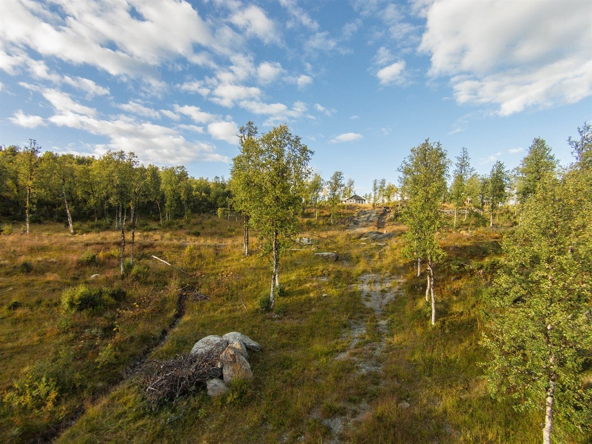 Selv om man er på høyfjellet ligger tomtene fint og skjermet til for vær og vind. Galleribilde