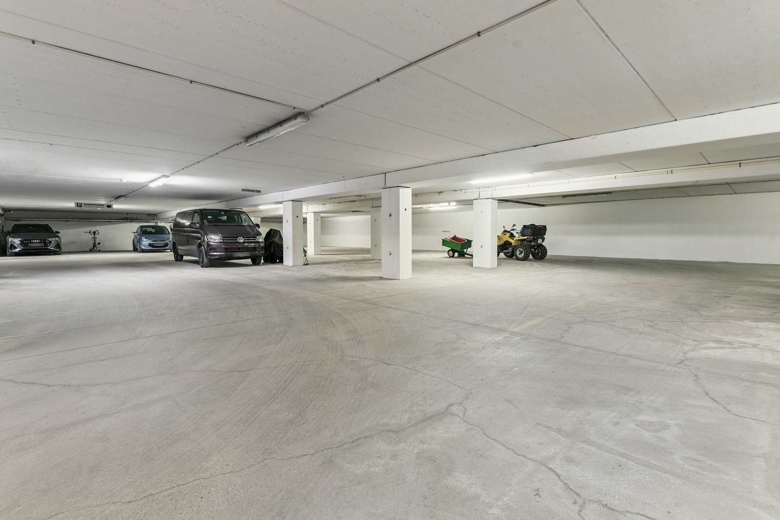 Du har en parkeringsplass i kjeller. Galleribilde