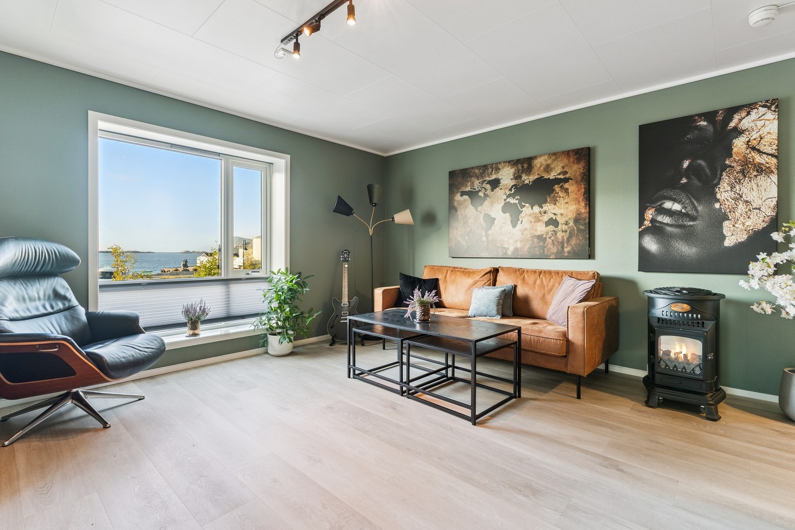 EiendomsMegler 1 v/ Gabrielle Moen Remøy har gleden av å presentere Holmsildgata 16! (Foto EFKT v/ Svein Olav Humberset). Galleribilde