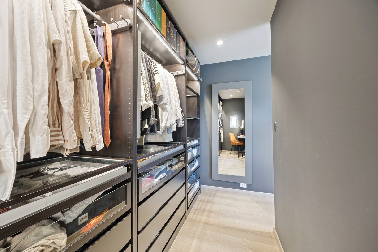 Garderobe Galleribilde