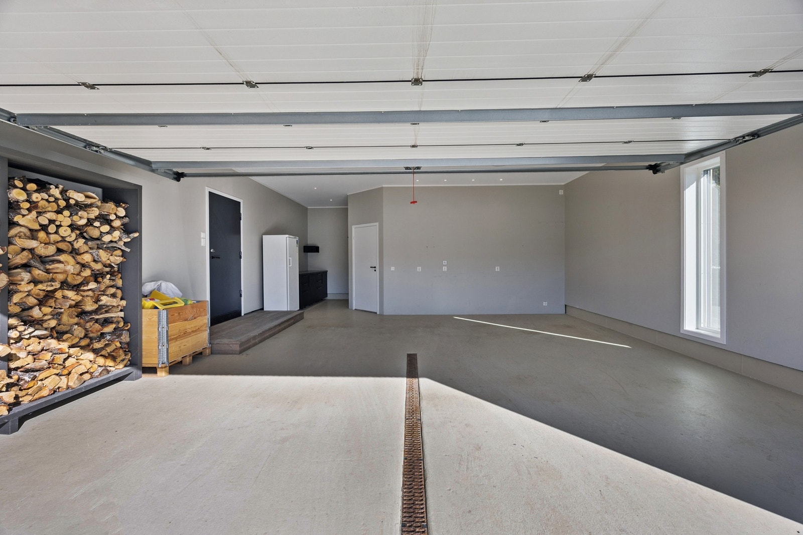 Garasje med direkte adkomst til huset Galleribilde