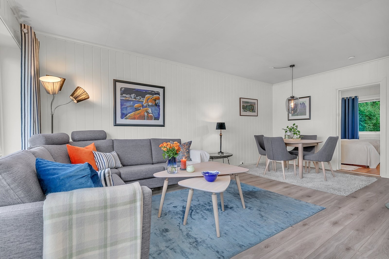 Lys og fin stue med god plass til møblering. Galleribilde