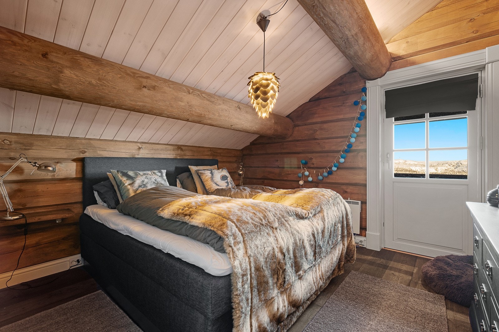 Soverom i loftetasje Galleribilde