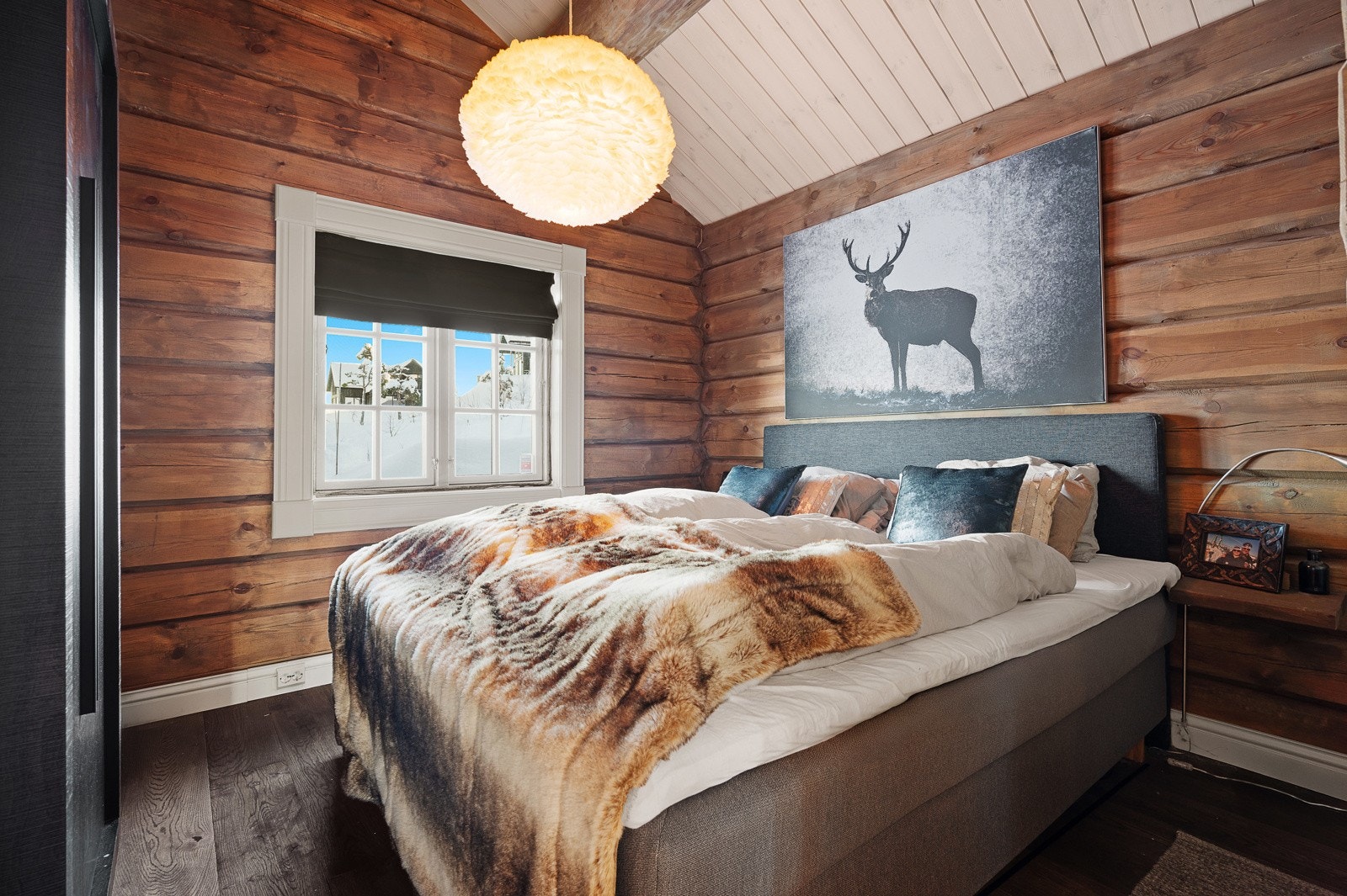 Soverom i 1. etasje med skapplass Galleribilde