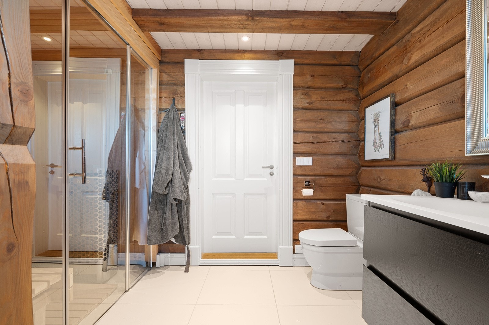 Delikat bad med flislagt gulv Galleribilde