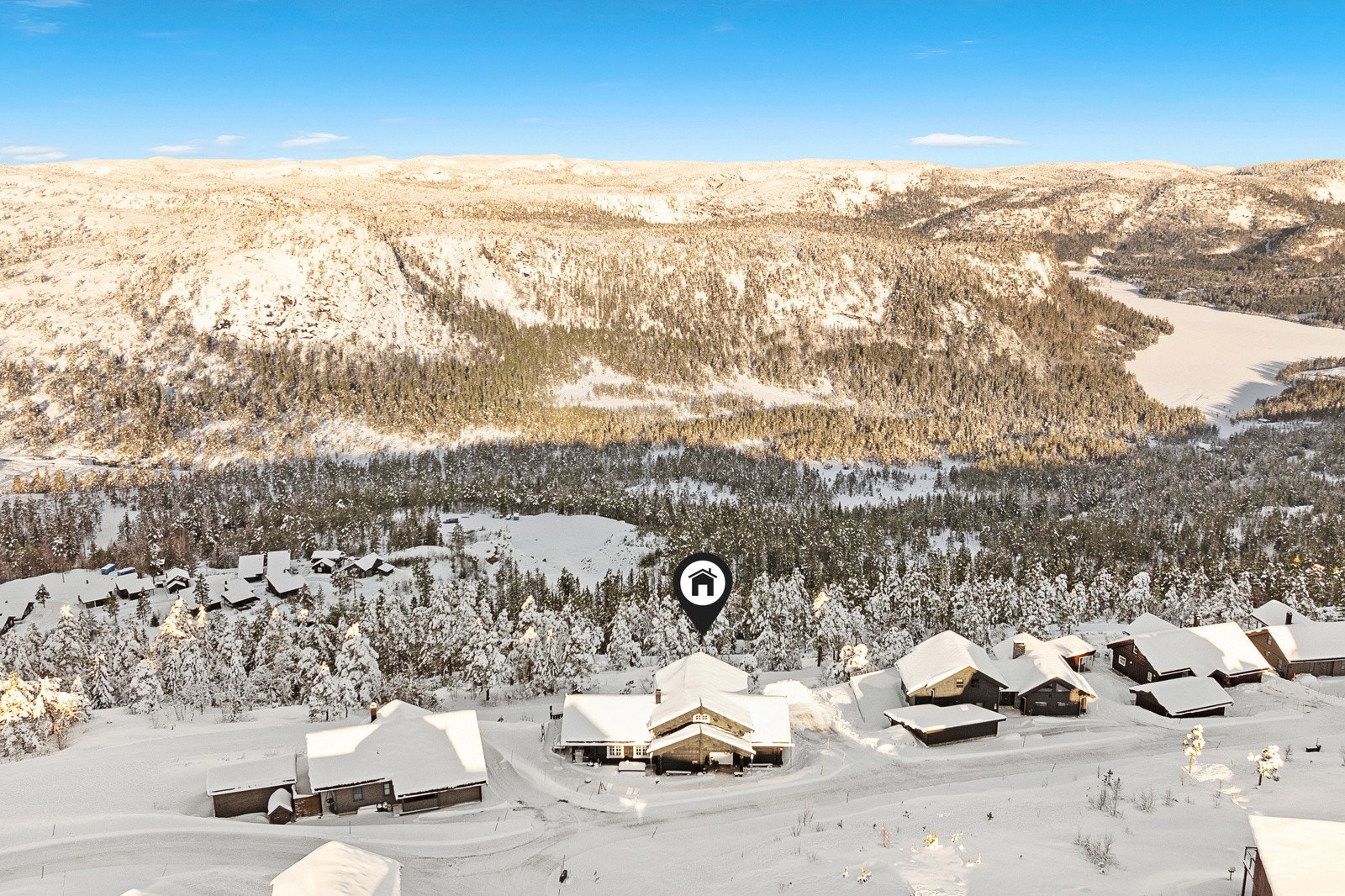 Hytta ligger i første rekke med flott utsikt Galleribilde