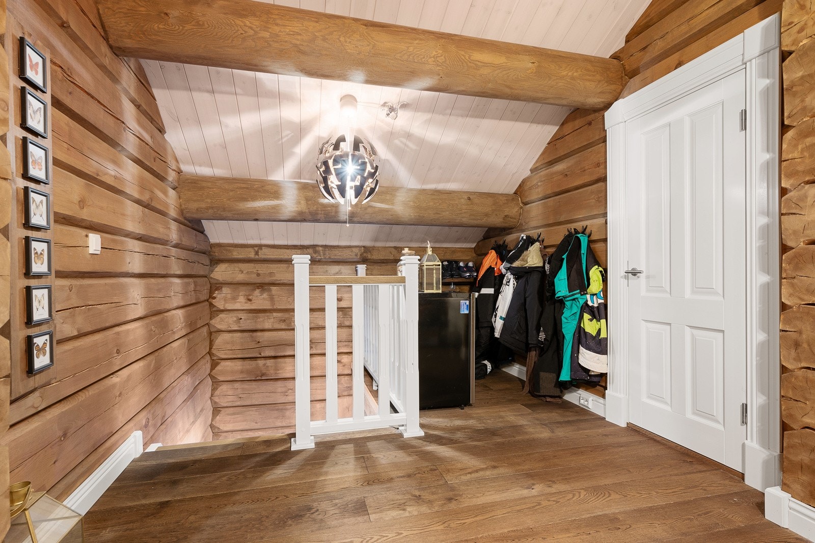 Her er det også litt ekstra plass til å henge fra seg yttertøyet Galleribilde