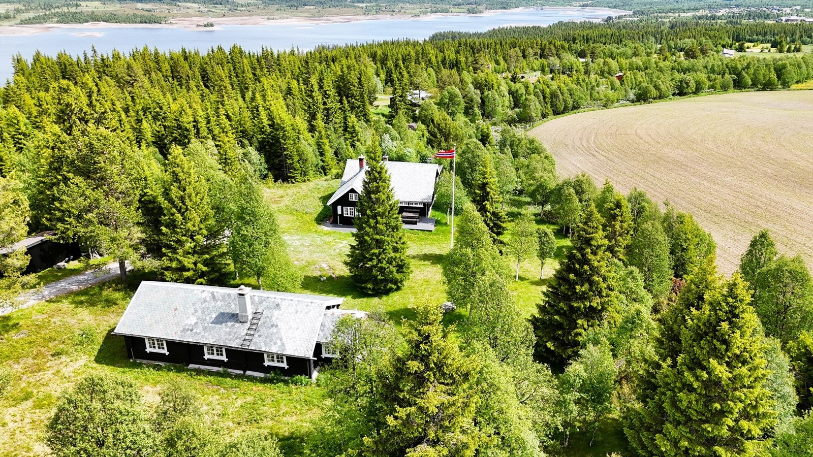 Annekset ligger på samme tomt. Galleribilde