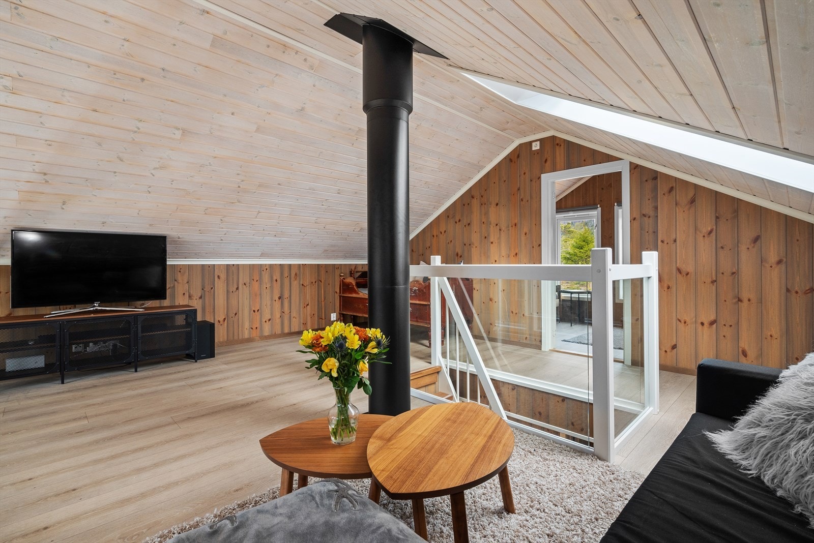 Loftstuen er perfekt hvis man ønsker å trekke seg tilbake for litt egentid med en god bok eller film. Galleribilde