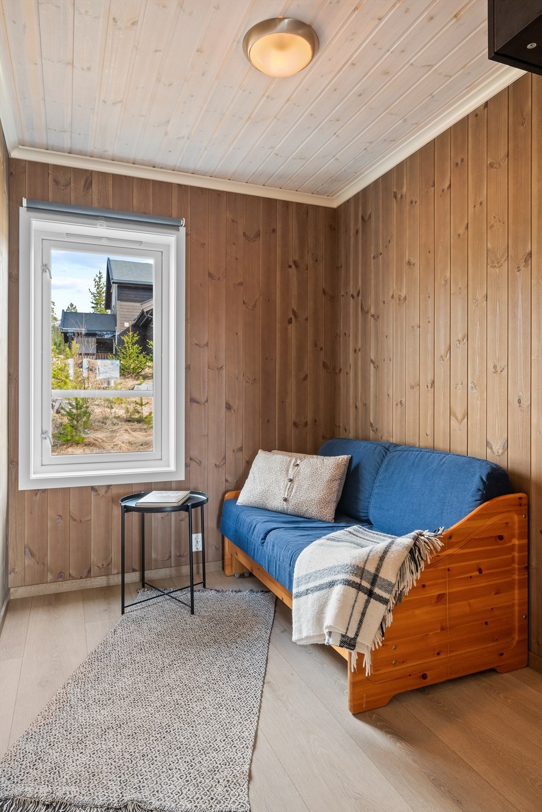 Soverommene i 1. etasje er på hhv. 7,5 kvm og 2 soverom på 5 kvm. Galleribilde