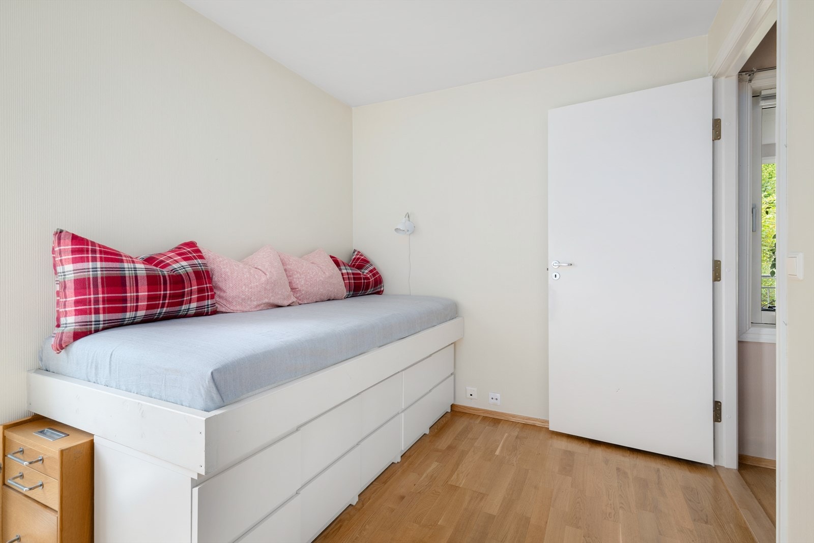 - Begge soverommene vender mot rolige omgivelser - Galleribilde