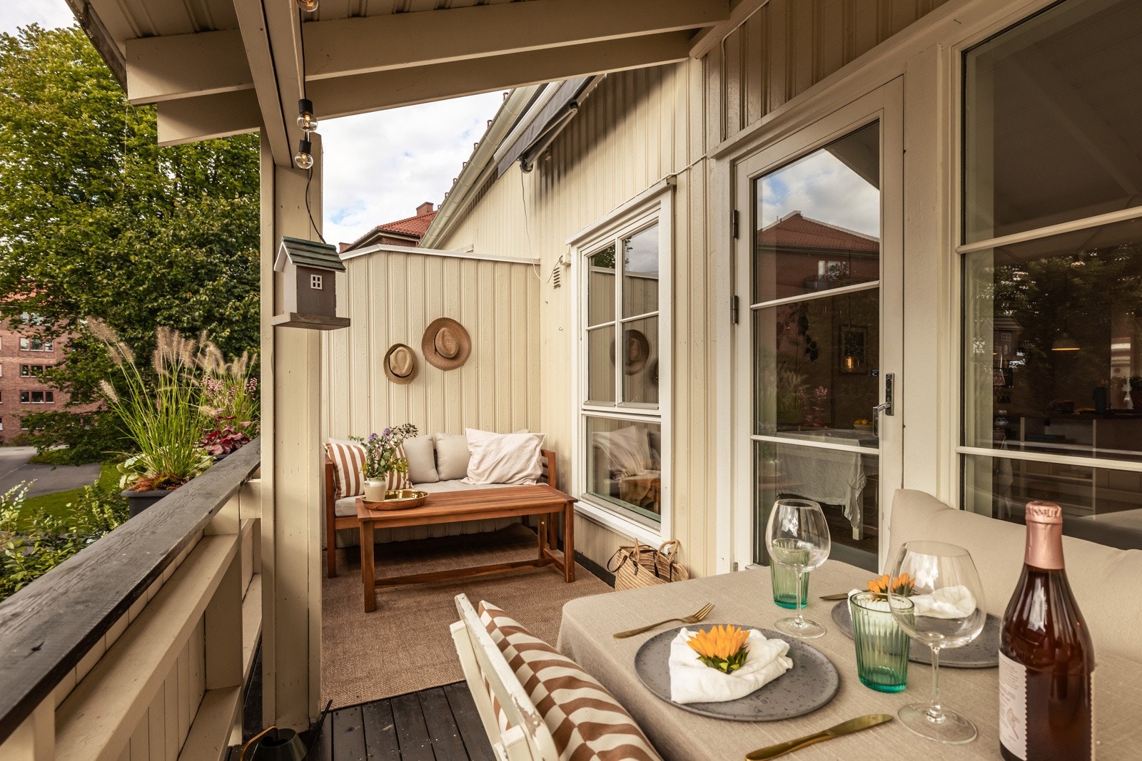 Her får du både spiseplass og sofahjørne. Galleribilde