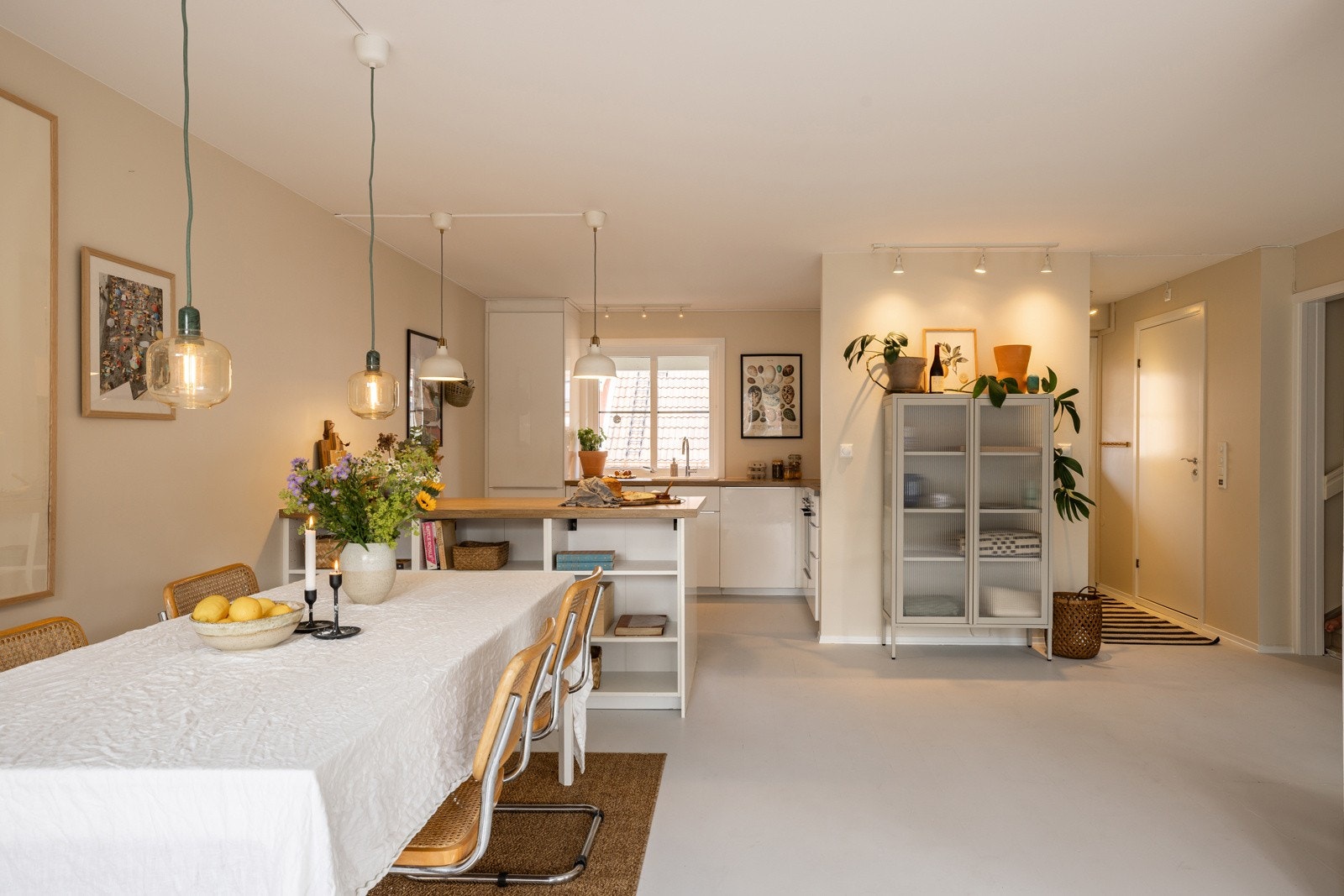 Selv om familien vokser og behovet for plass øker, trenger dere ikke gi slipp på det urbane livet. Her får dere nettopp det beste fra begge verdener: en romslig familiebolig midt på Torshov, med alt av servicetilbud rett utenfor døren. Galleribilde