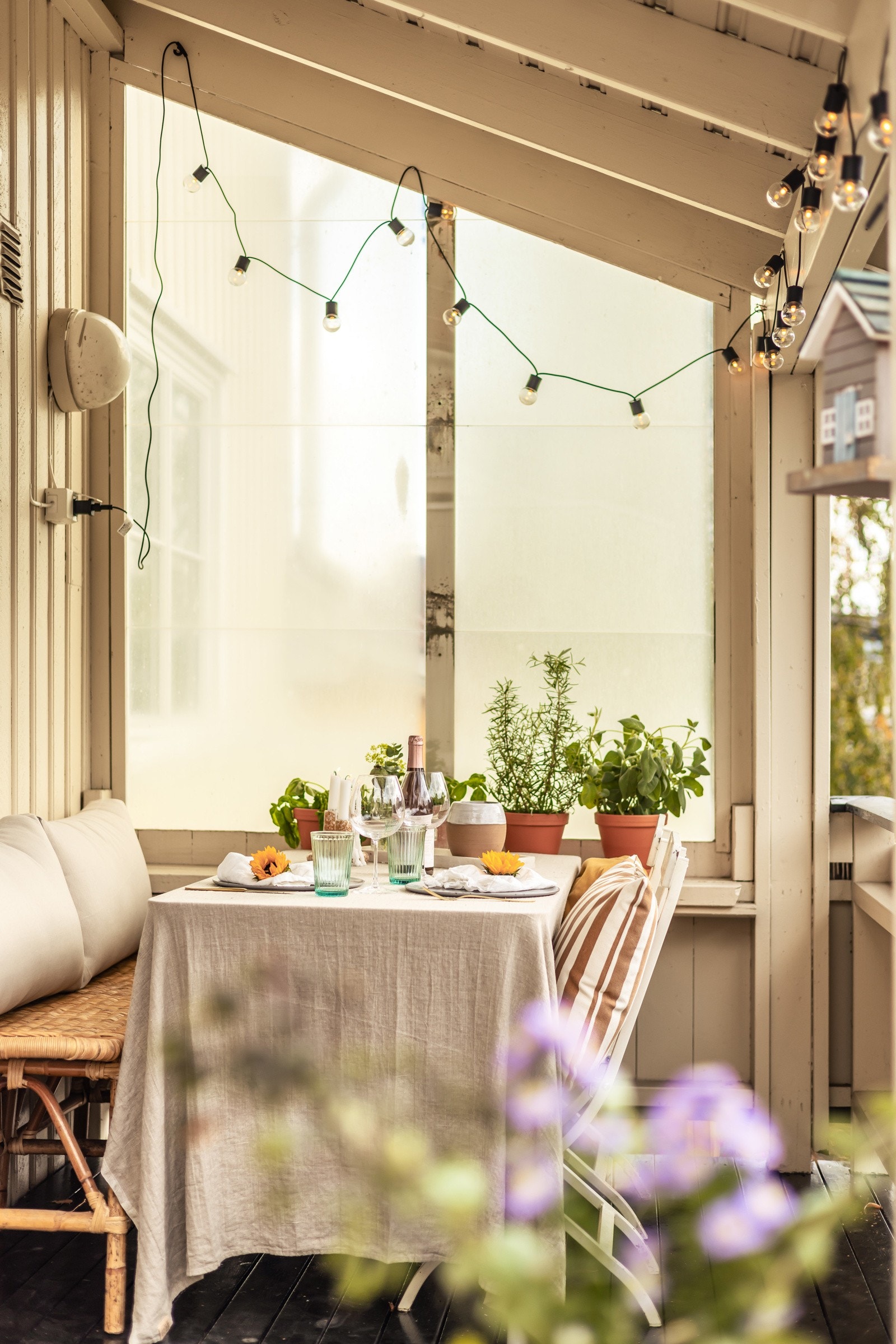 God plassering mot vest, som gir sol ca. 14:00 til 21:30 (sommerstid) og gjør dette til et herlig sted for lange, late sommerdager og kvelder. Galleribilde