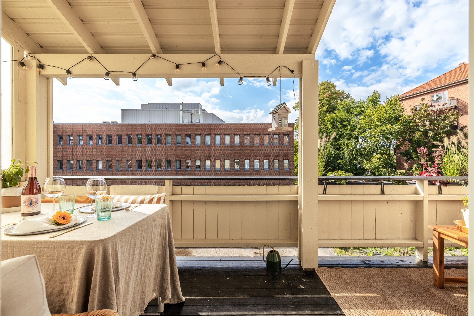 Fra stuen åpner terrassedøren seg rett ut til en balkong på ca. 9 m². Galleribilde