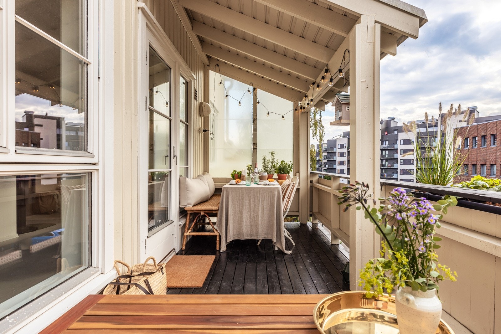 Halve balkongen er overbygget og skjermet. Galleribilde