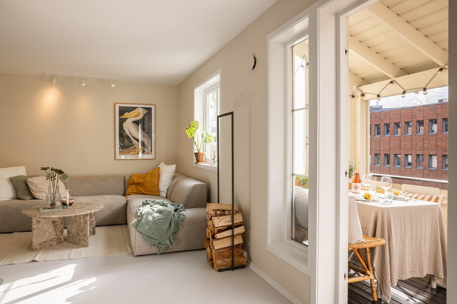 Lysmalte gulv og glatte nymalte overflater (alt nymalt i juli 2025). Galleribilde