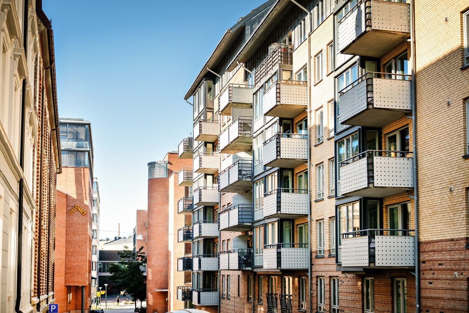 Her bor du med kort vei til parker, Akerselva og turmuligheter, samtidig som St. Hanshaugen, Bislett og Bogstadveien byr på et rikt utvalg av butikker, kafeer, restauranter og uteliv. OsloMet ligger like ved. Galleribilde