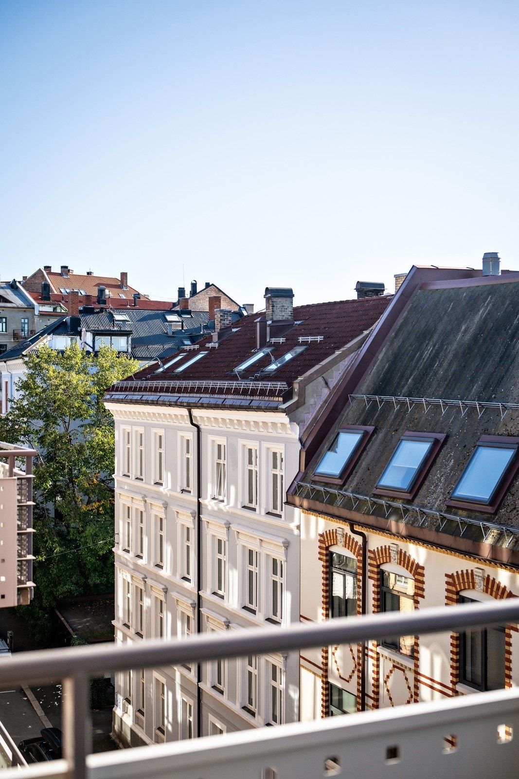 Fra balkongen er det fint utsyn over nærområdet. Galleribilde