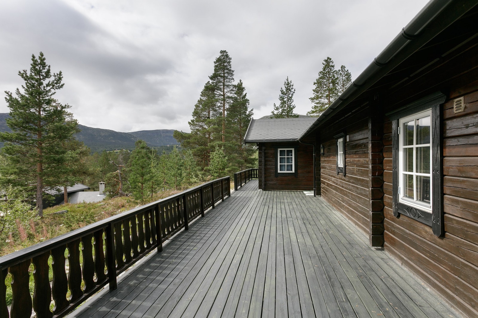 Terrasse foran hovedhytten Galleribilde