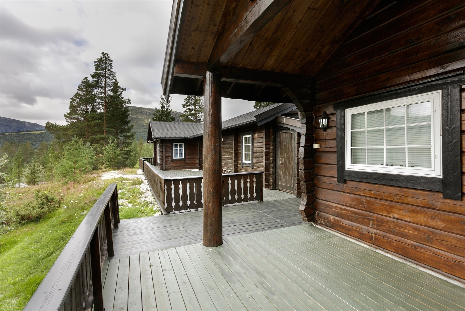 Terrasse foran hytte nr. 2 Galleribilde