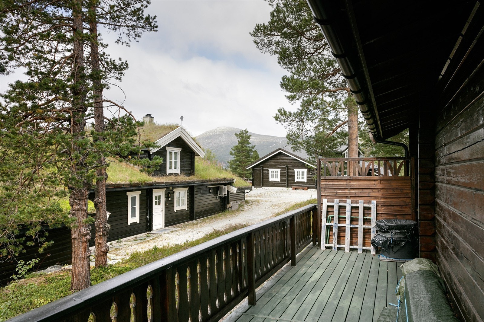 Terrasse foran hytte nr. 2 Galleribilde