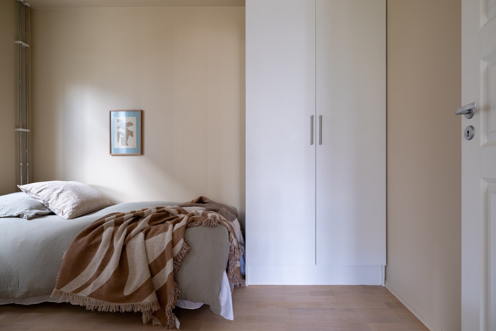 Rommet er perfekt som barnerom, gjesterom, om du skal leie ut til en venn eller å ha som kontor. Alt etter ønske og behov. Galleribilde