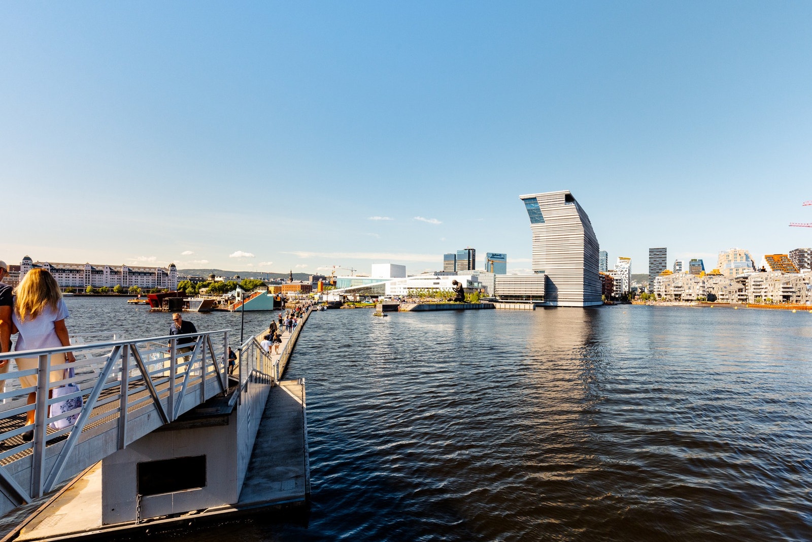 Sørenga sjøbad åpnet i 2015, og er sammen med Operastranda to av Oslos mest urbane bad. Galleribilde