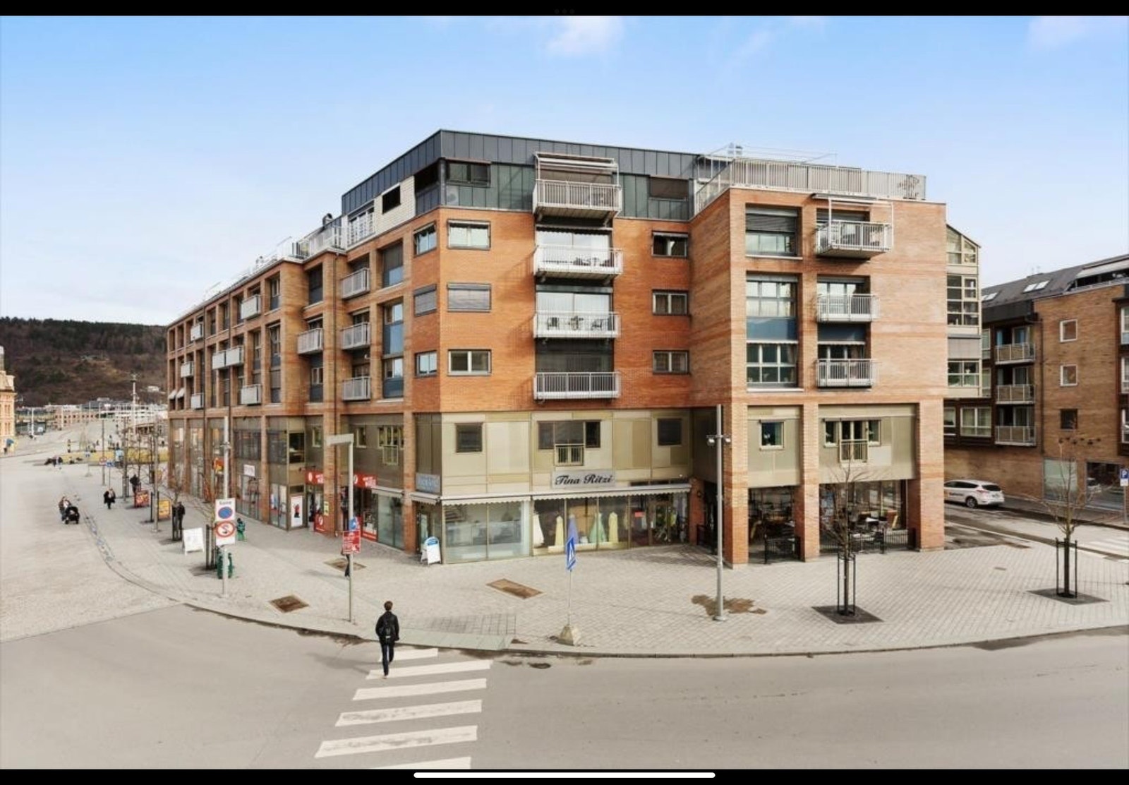 Sentral beliggenhet på Strømsø torg i nærheten av alt, inkl toget Galleribilde