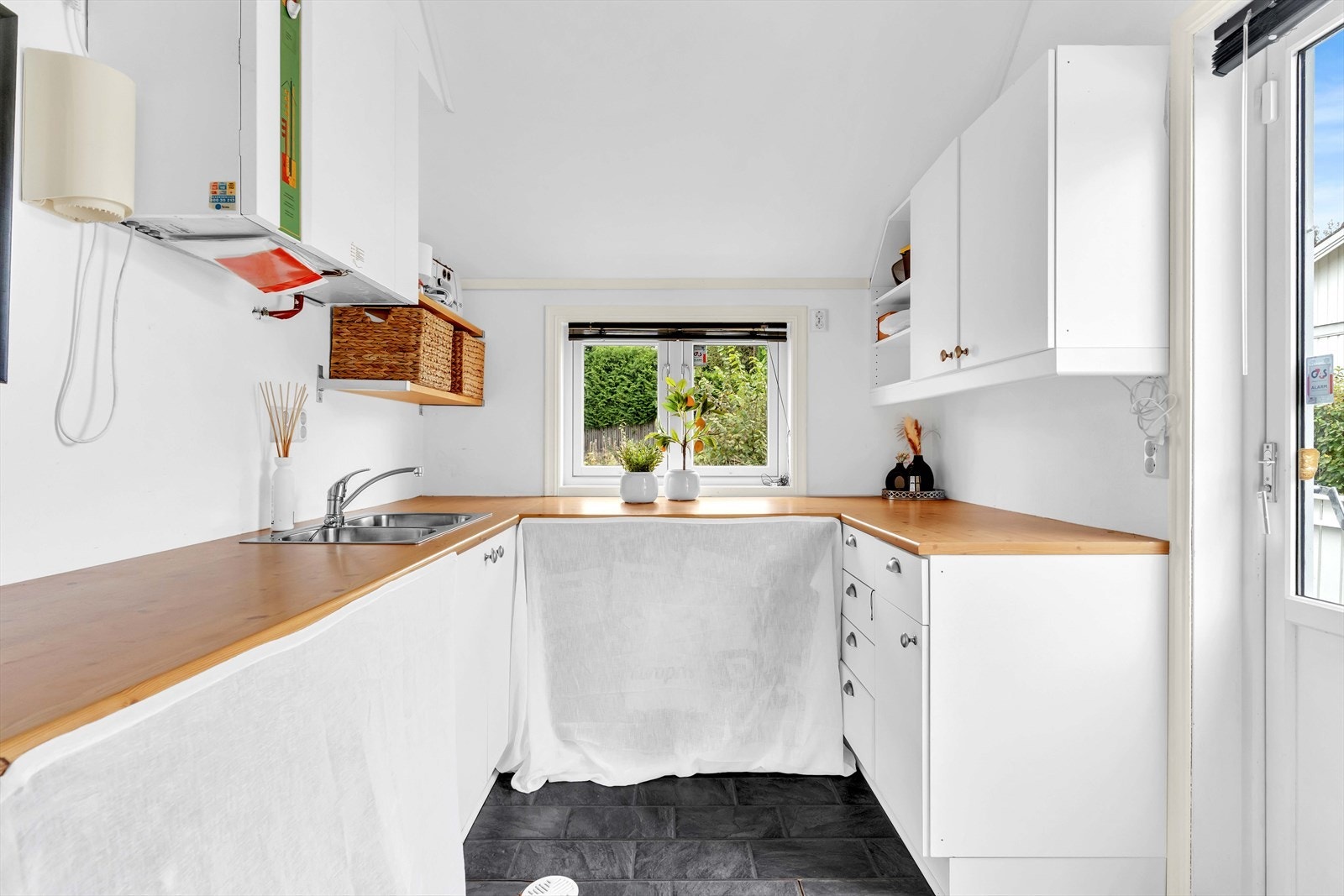 Grovkjøkken/vaskerom Galleribilde