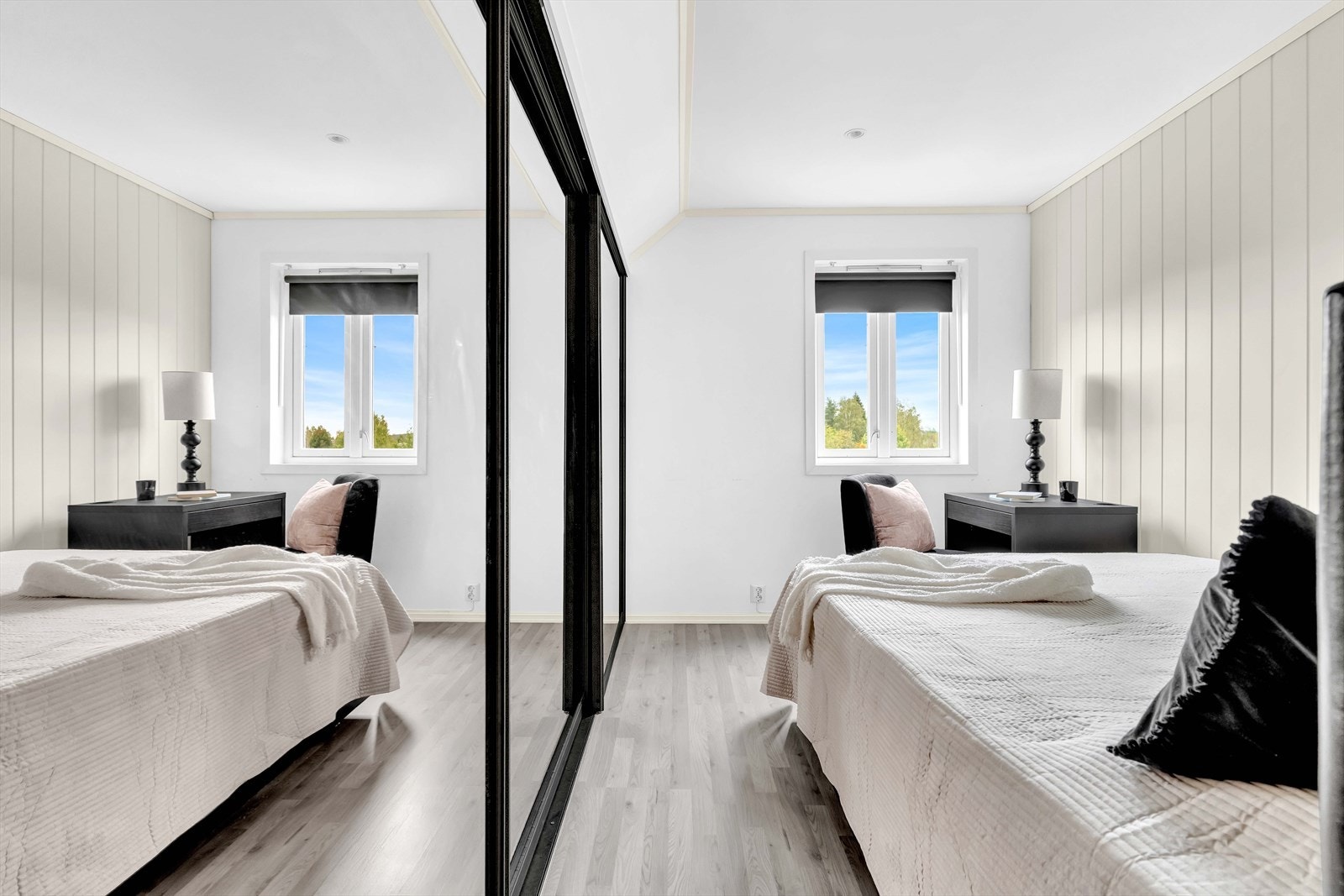 Soverom 3 har en praktisk skaprekke som utnytter plassen godt, og gir rikelig med lagringsplass. Galleribilde