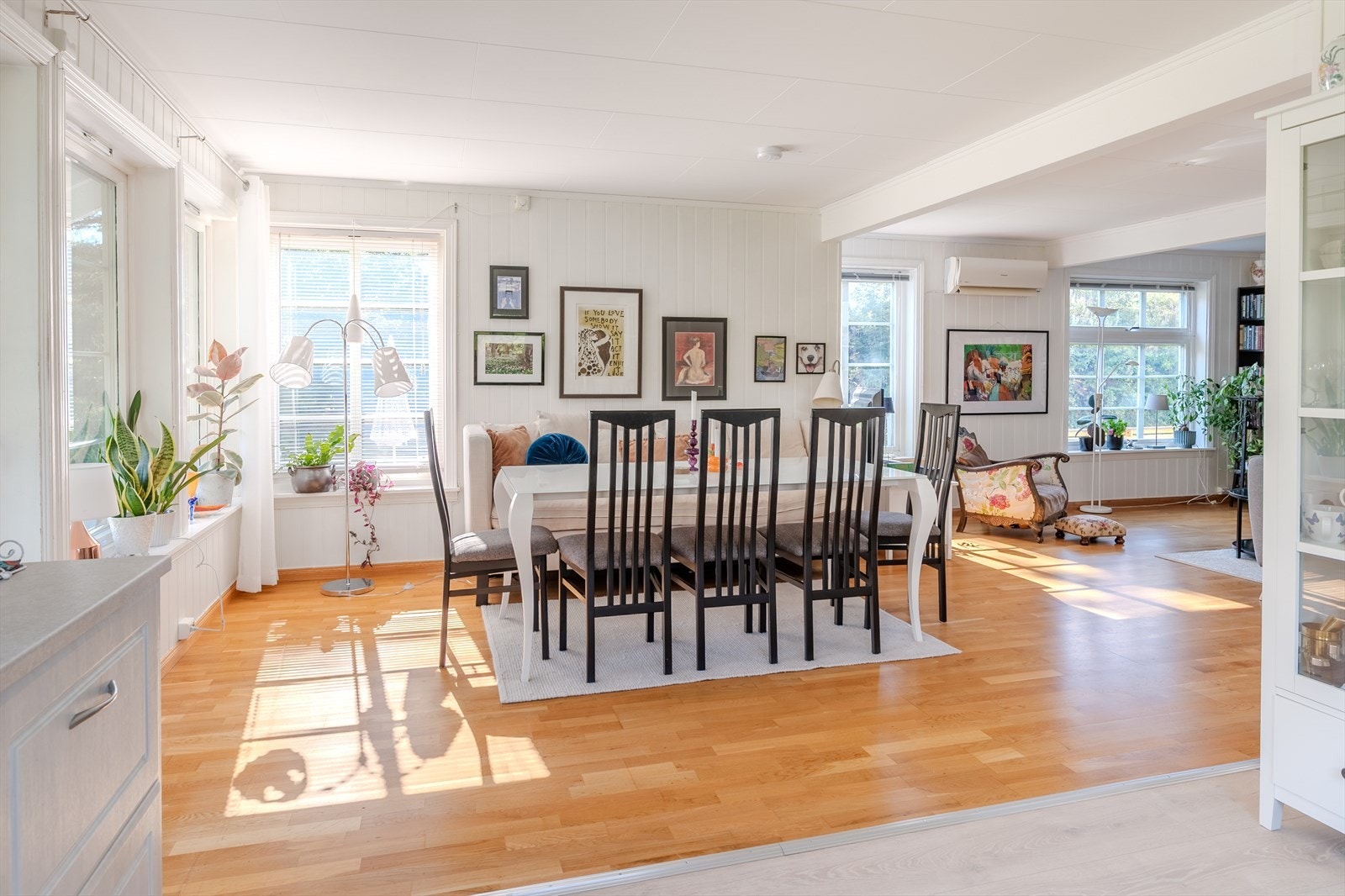 Her er det god plass til å dekke opp for enhver anledning! Galleribilde