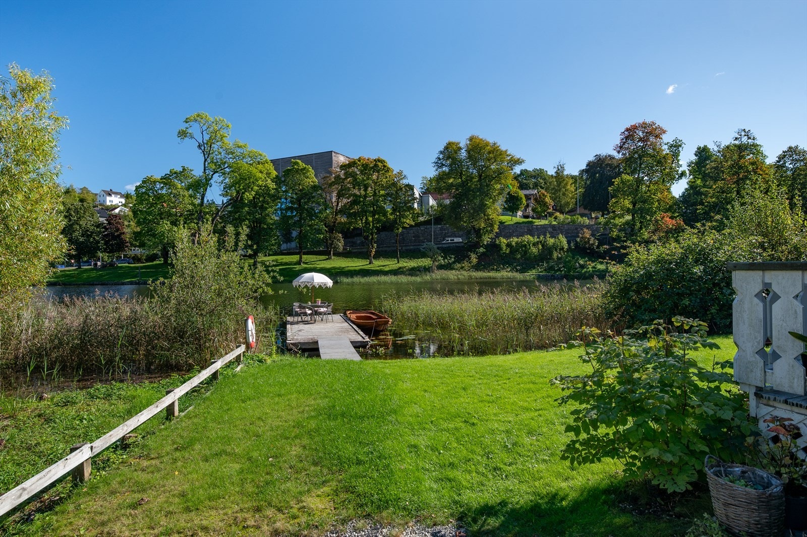 Flytebrygge beliggende på fellesområdet Galleribilde