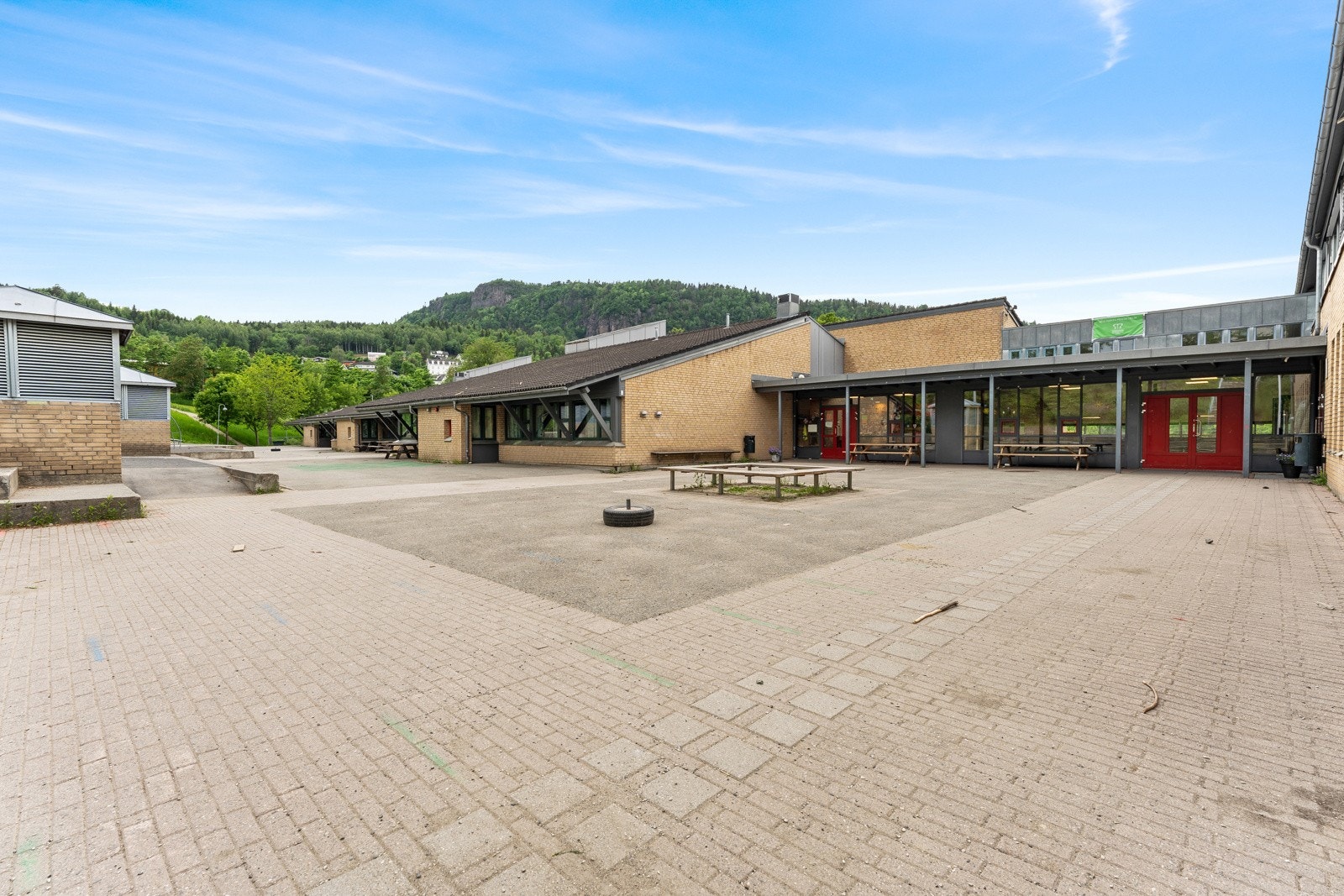 Hvalstad skole, nærområde Galleribilde