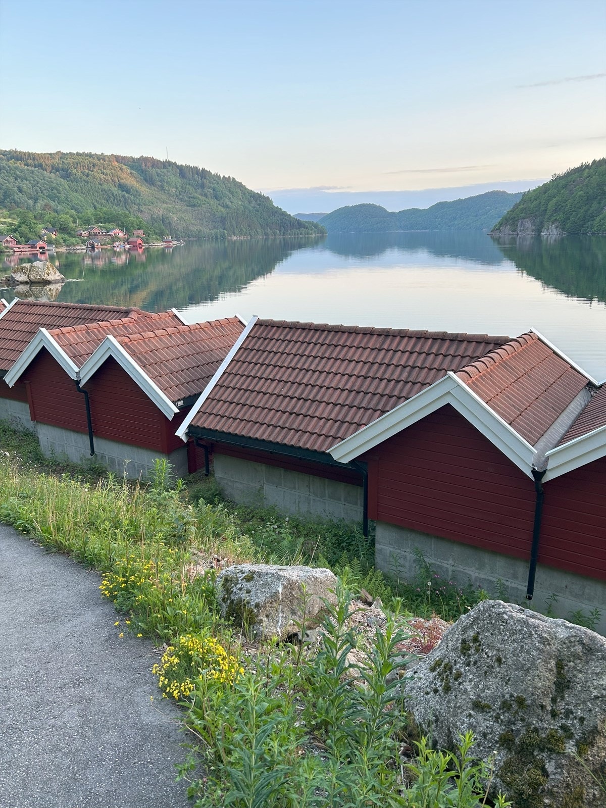 Nydelig ved sjøbodene. Galleribilde