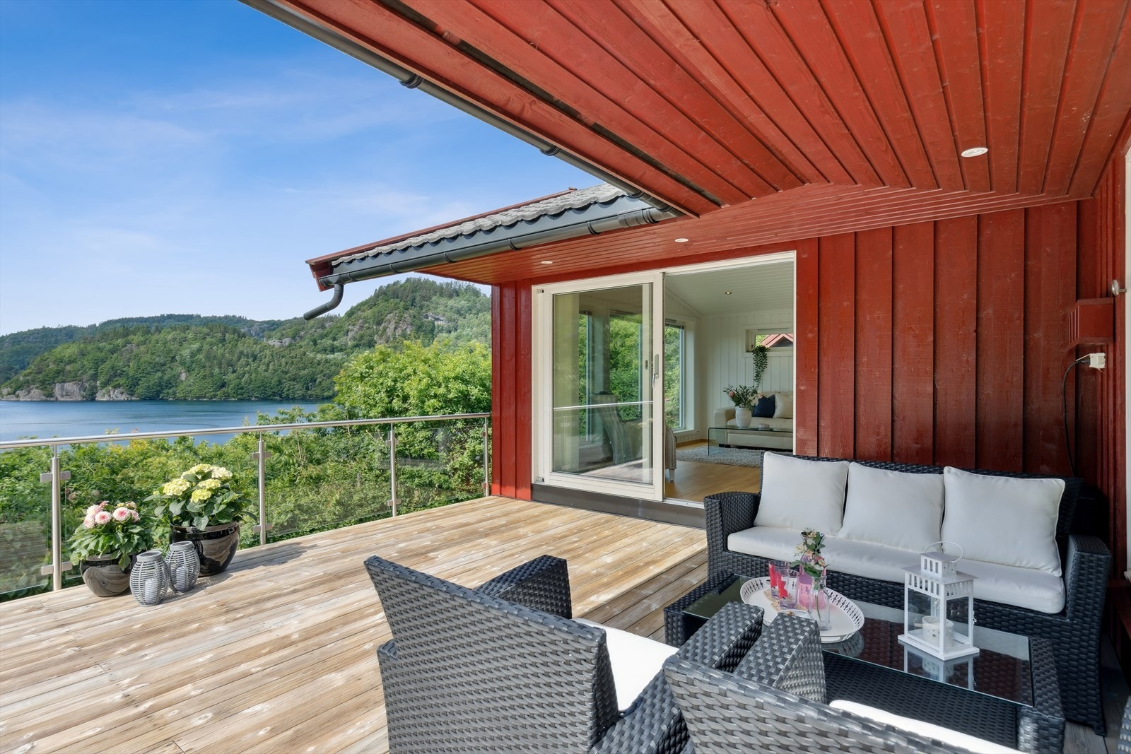 Terrassen har en overbygd seksjon. Galleribilde