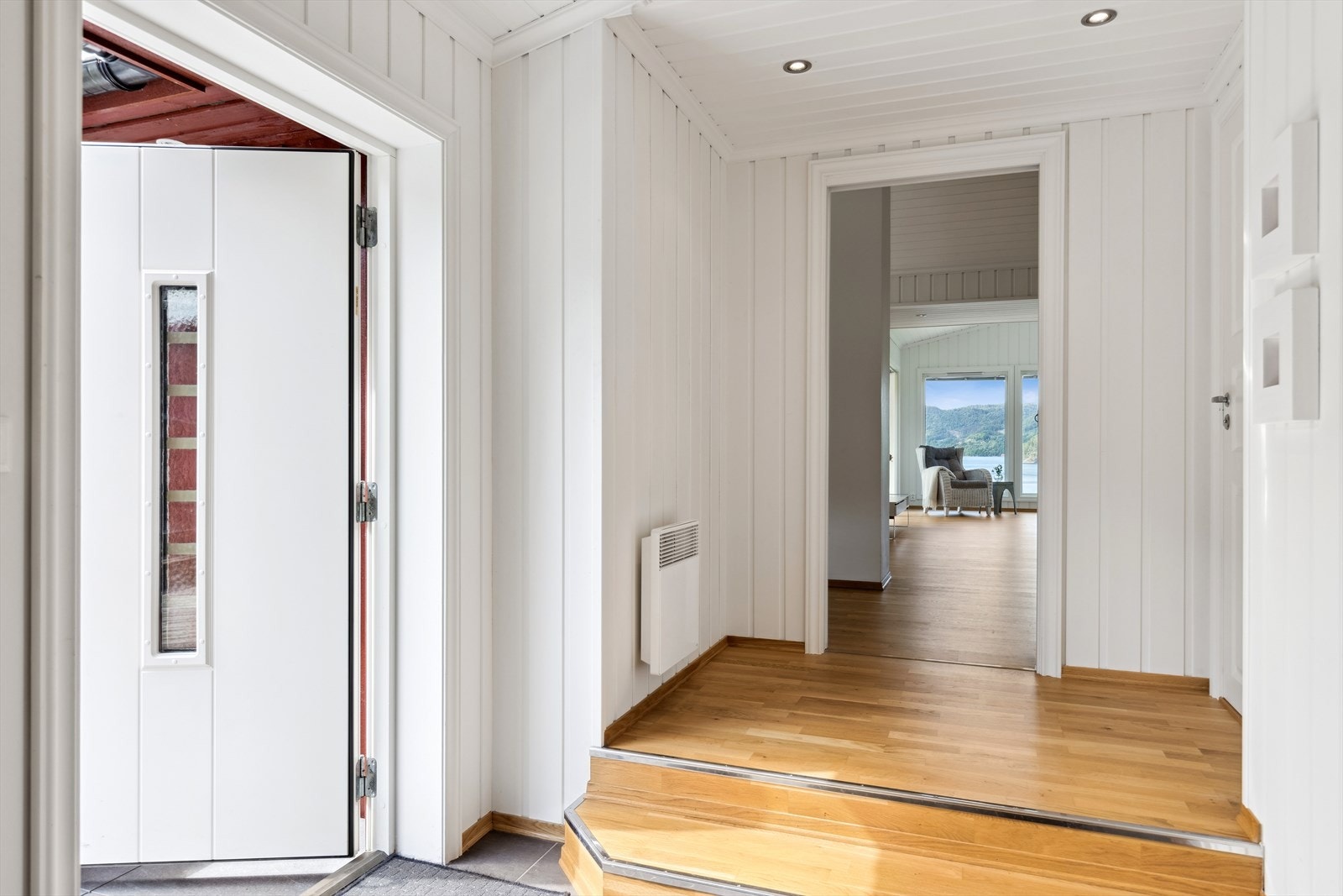 Inngangsparti med avkledninsplass. Galleribilde