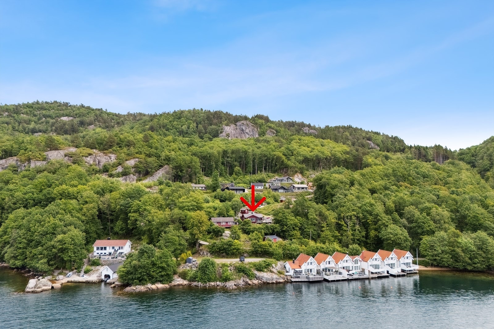 Eiendomsmegler MNEF Anita Cecilie Gabrielsen ønsker velkommen til Osestadbakken 3! Galleribilde