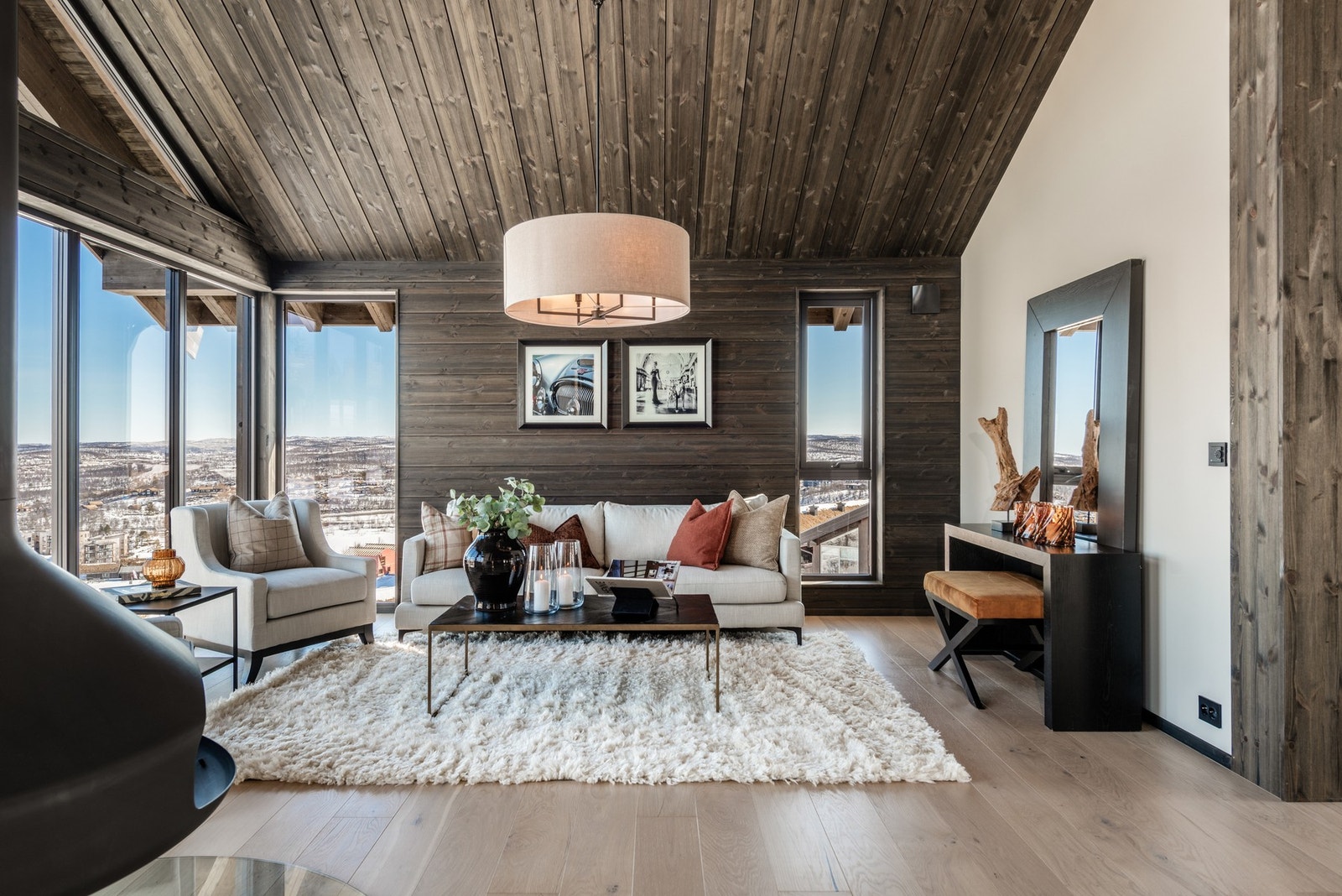 Hytten har nydelig 1-stavs eikegulv