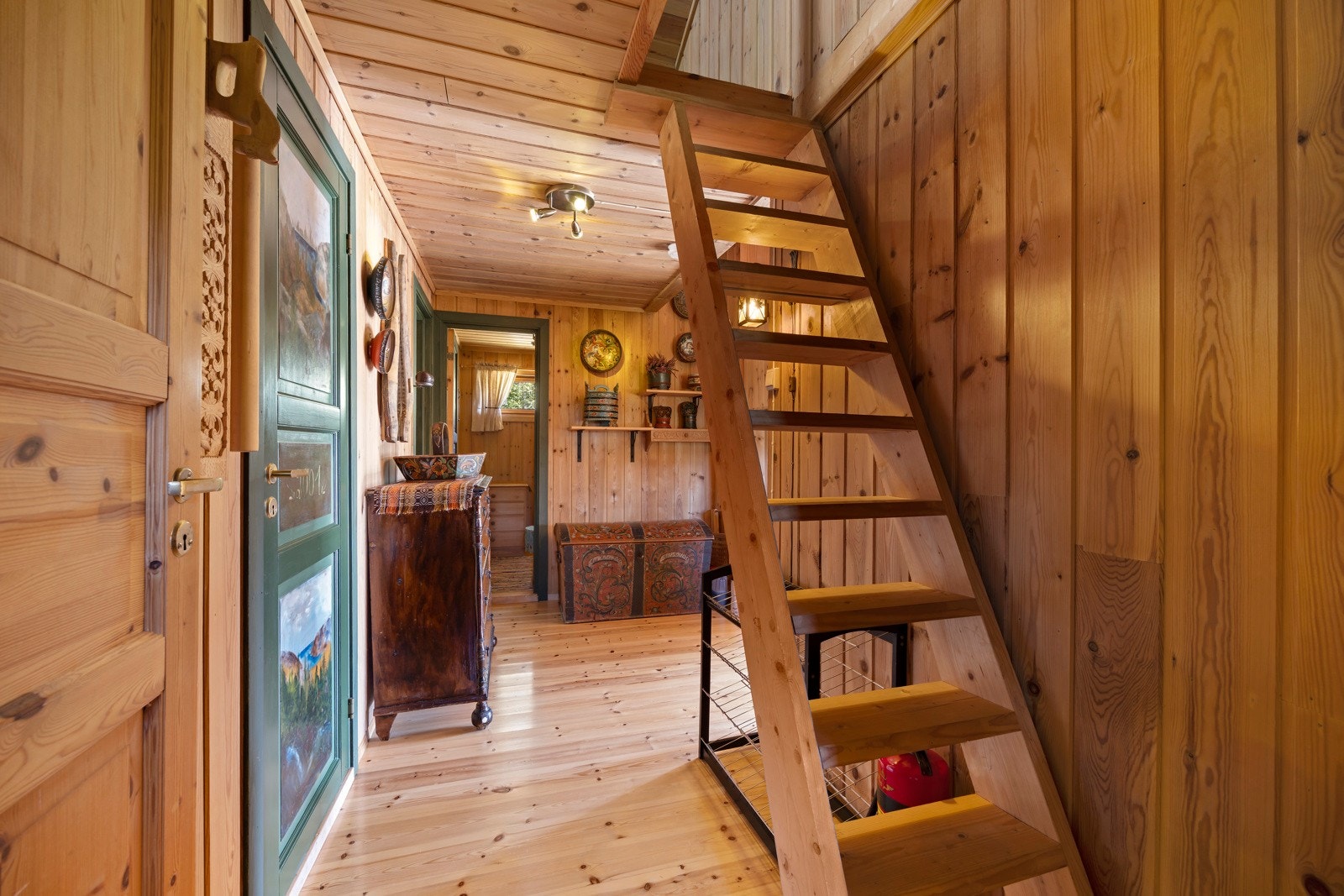 Trapp opp til hems Galleribilde