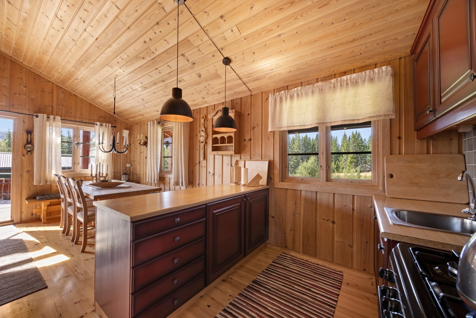 God plass i skap og skuffer. Galleribilde